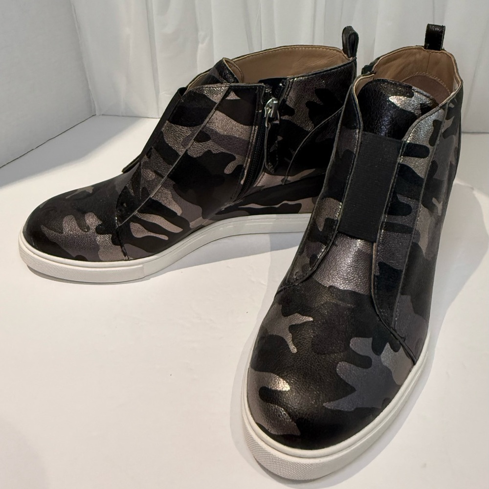 Women’s Camouflage High-Top Sneakers (NEVER WORN)